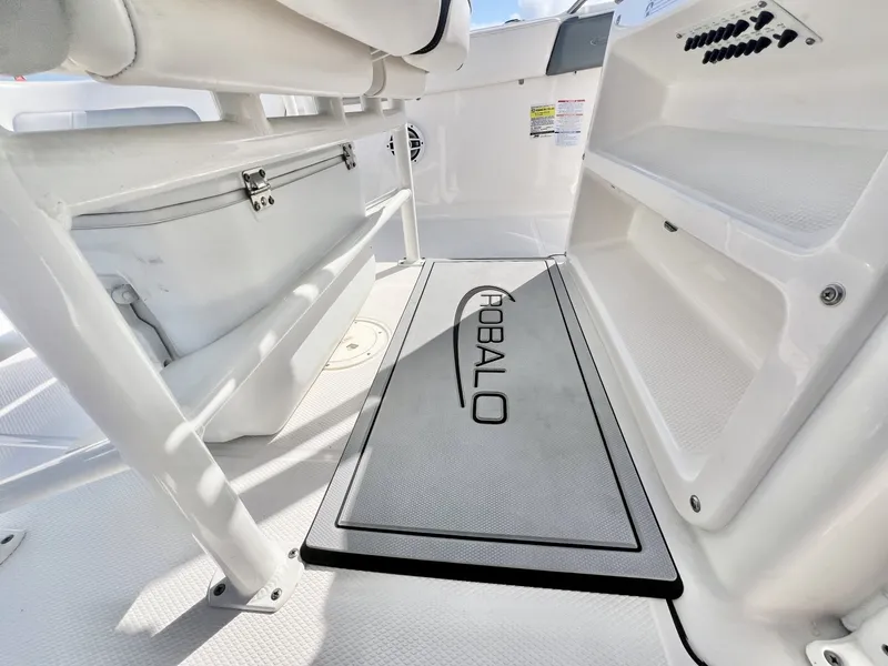 Slide: The Image of Robalo R242 Explorer 2021 - 6013776