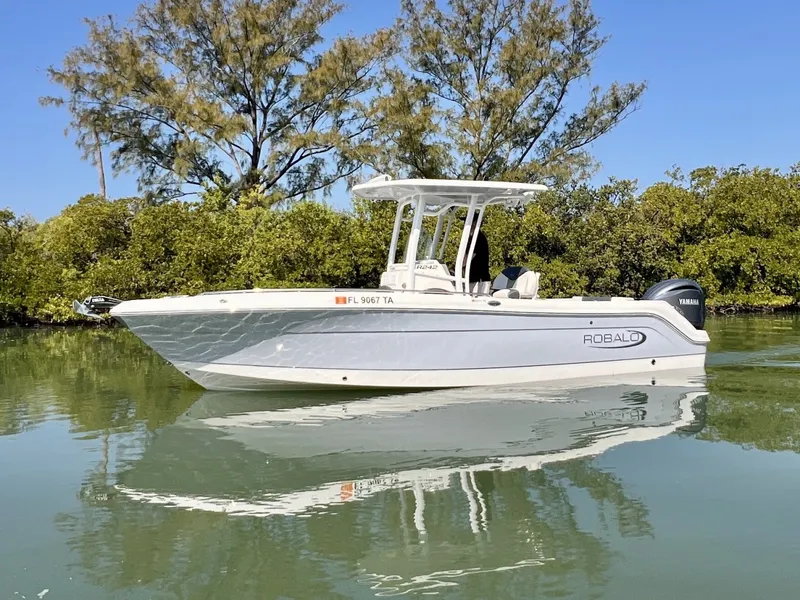 Slide: The Image of Robalo R242 Explorer 2021 - 6013754