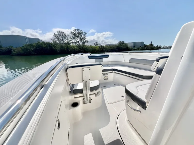 Slide: The Image of Robalo R242 Explorer 2021 - 6013765