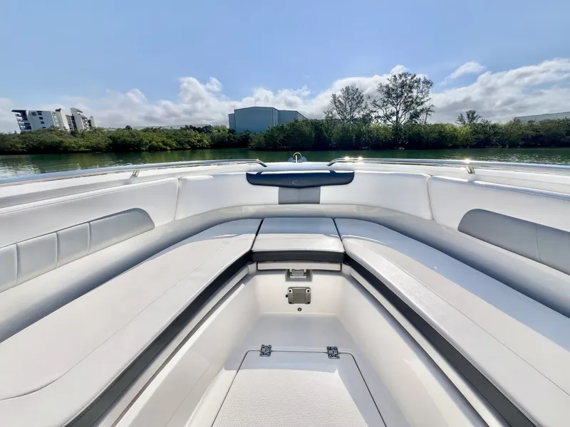 Slide: The Image of Robalo R242 Explorer 2021 - 6013768