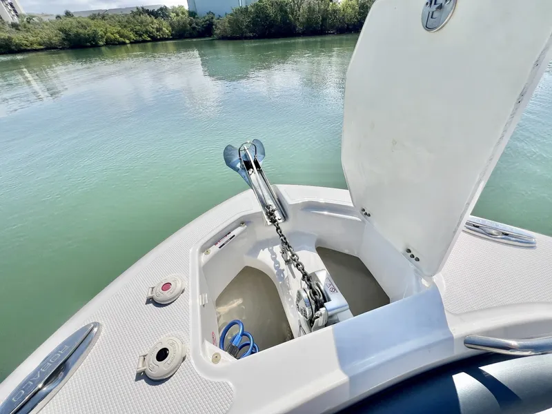 Slide: The Image of Robalo R242 Explorer 2021 - 6013771