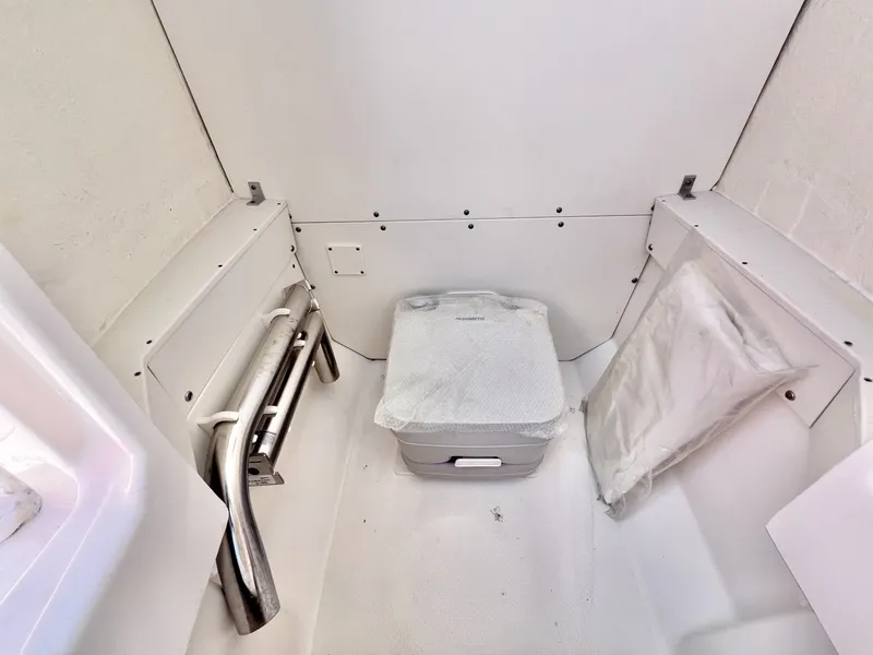 Slide: The Image of Robalo R242 Explorer 2021 - 6013777