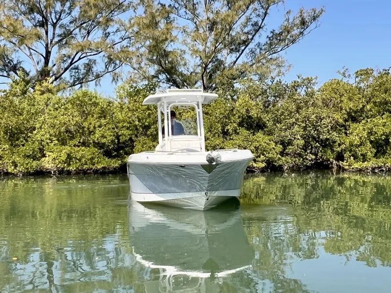 Slide: The Image of Robalo R242 Explorer 2021 - 6013750