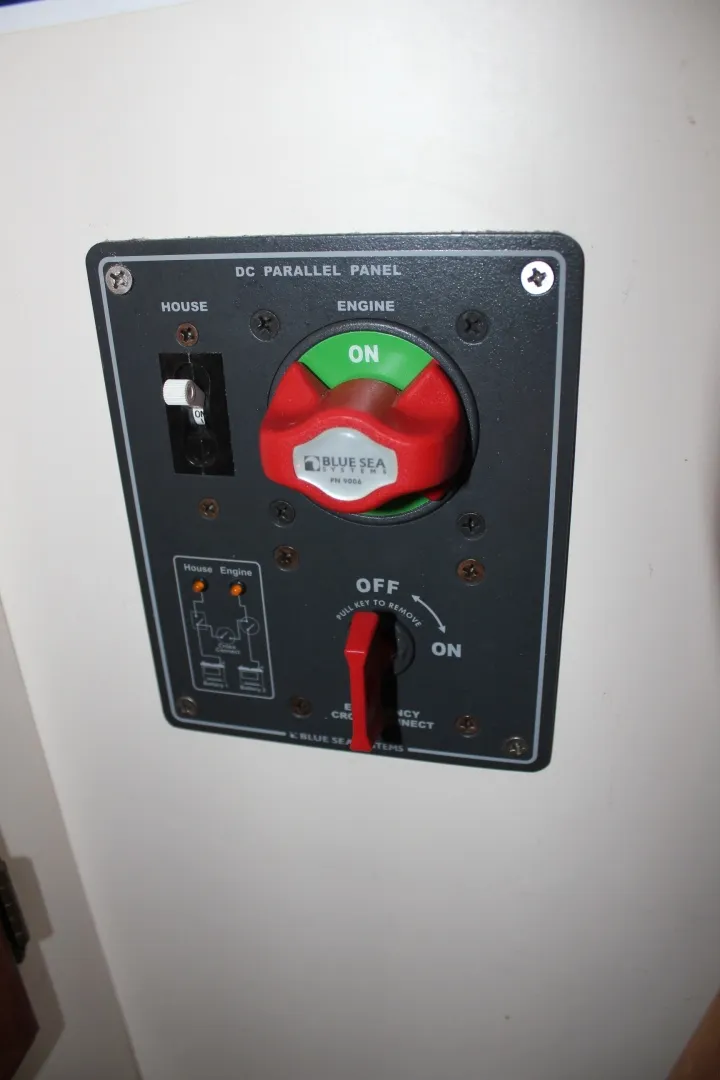 Slide: The Image of Cape Dory 28 FISHERMAN HARDTOP 1988 - 6013836