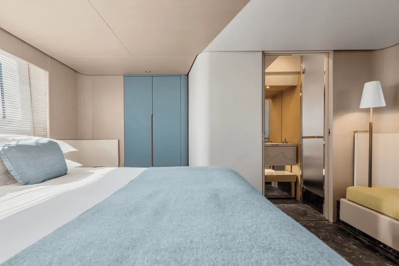 Slide: The Image of Azimut FLY 68 2024 - 6013875