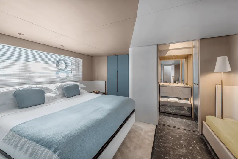 Slide: The Image of Azimut FLY 68 2024 - 6013876