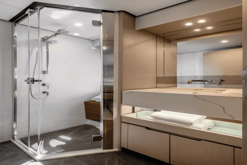 Slide: The Image of Azimut FLY 68 2024 - 6013880