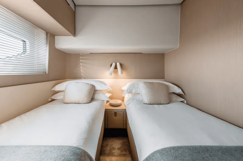 Slide: The Image of Azimut FLY 68 2024 - 6013882