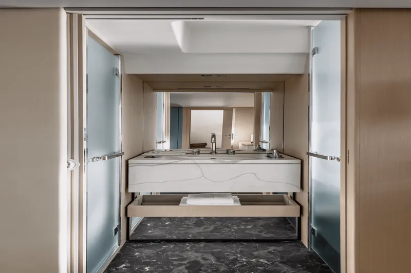 Slide: The Image of Azimut FLY 68 2024 - 6013883