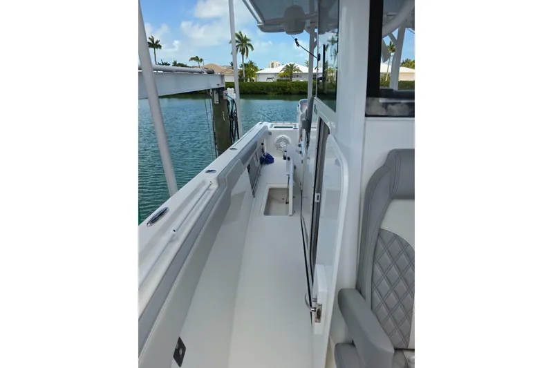 Slide: The Image of Sea Pro 322 Offshore 2024 - 6018778