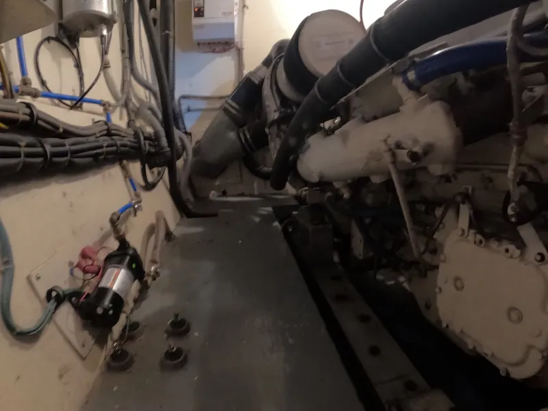 Slide: The Image of Hatteras Motor Yacht 1987 - 6014886