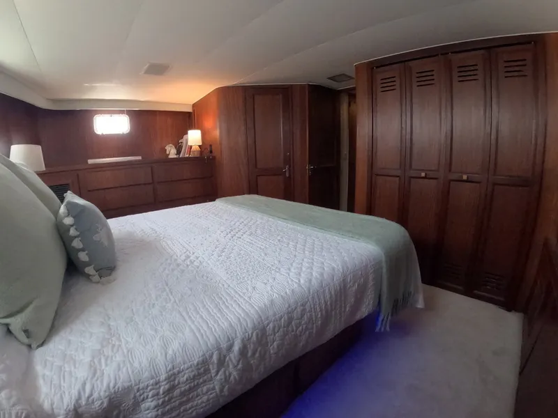 Slide: The Image of Hatteras Motor Yacht 1987 - 6014682