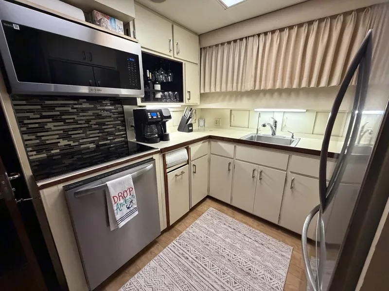 Slide: The Image of Hatteras Motor Yacht 1987 - 6014781