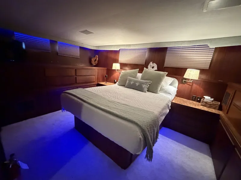 Slide: The Image of Hatteras Motor Yacht 1987 - 6014784