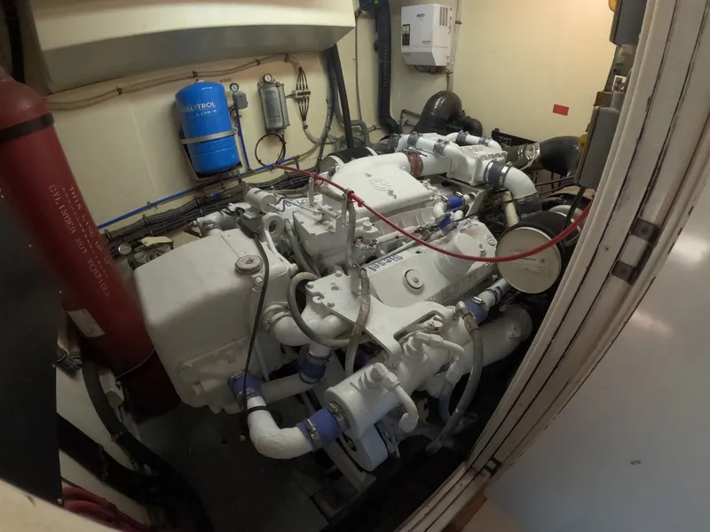 Slide: The Image of Hatteras Motor Yacht 1987 - 6014880