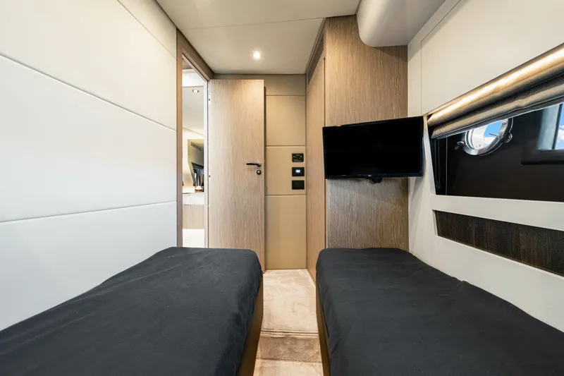 Slide: The Image of Azimut S6 2020 - 6015552