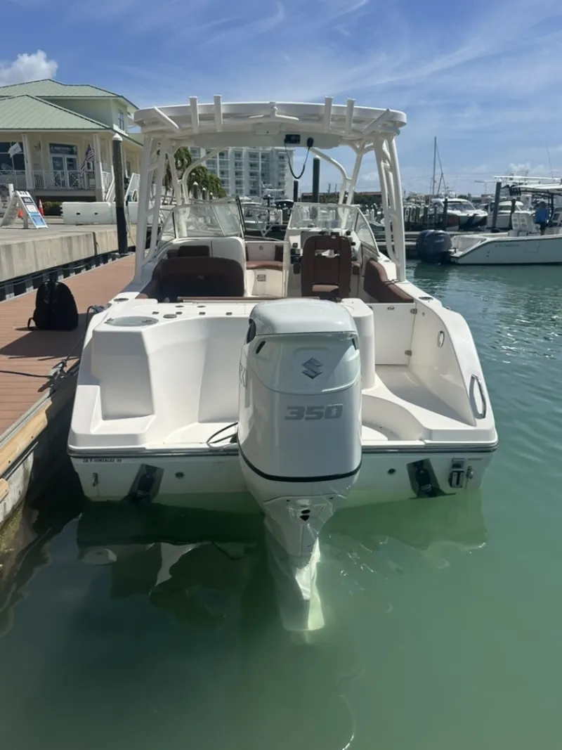 Slide: The Image of Century 24 Resorter 2019 - 6017992