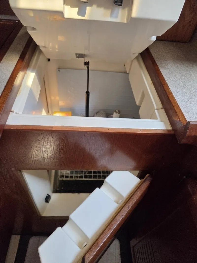 Slide: The Image of Hunter Passage 42 1991 - 7509027