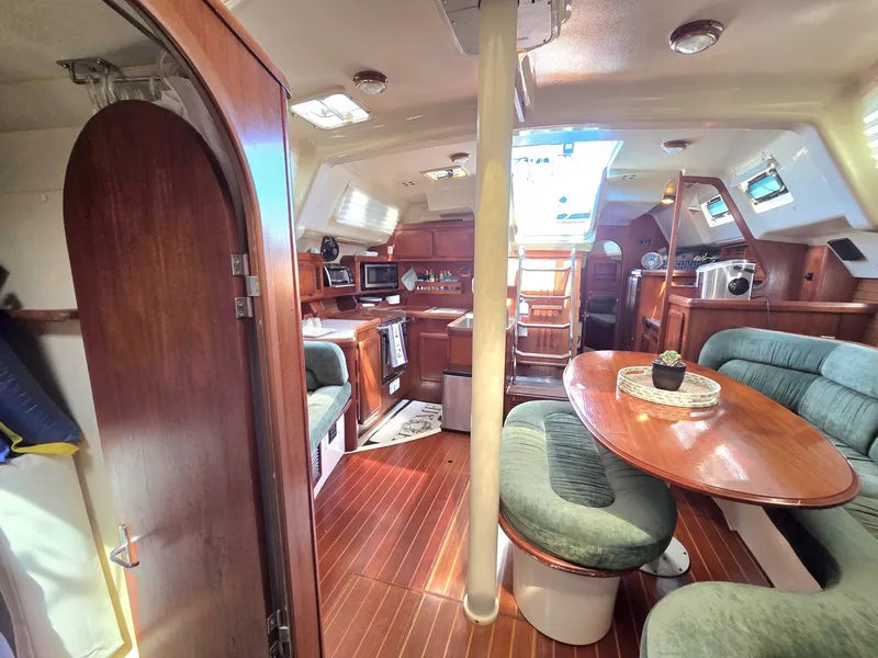 Slide: The Image of Hunter Passage 42 1991 - 6016421