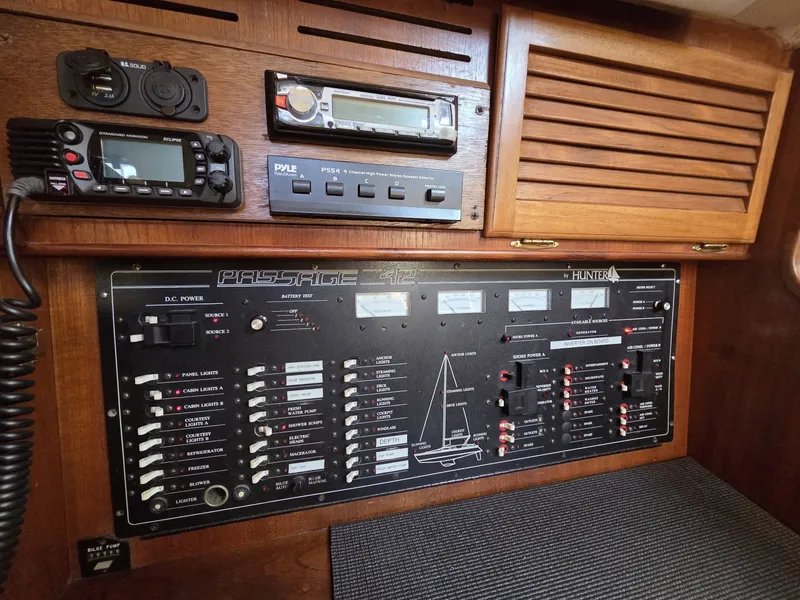 Slide: The Image of Hunter Passage 42 1991 - 6016484