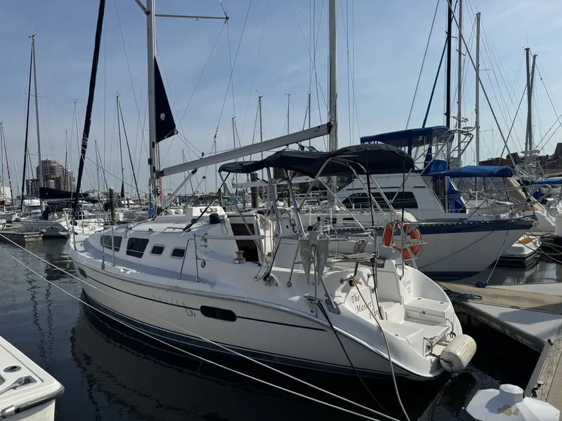 Slide: The Image of 2002 Hunter 326 Portside - 6026982