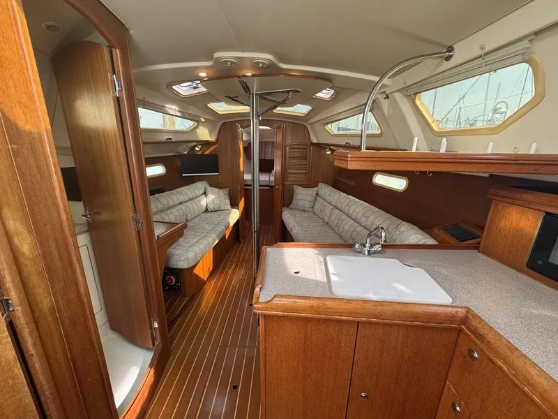 Slide: The Image of Main Cabin - 6027471