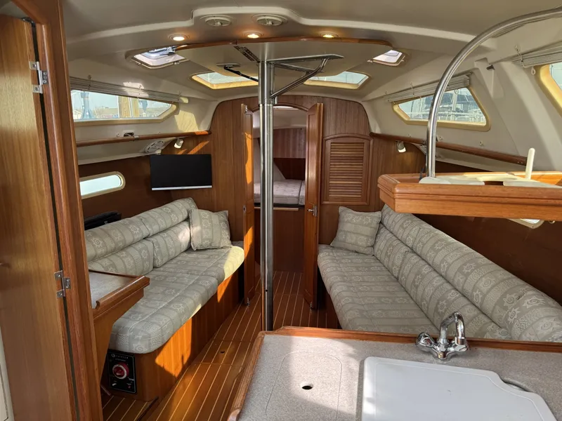 Slide: The Image of Main Cabin - 6027472