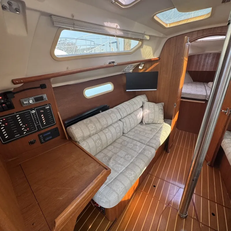 Slide: The Image of Portside Couch - 6027476