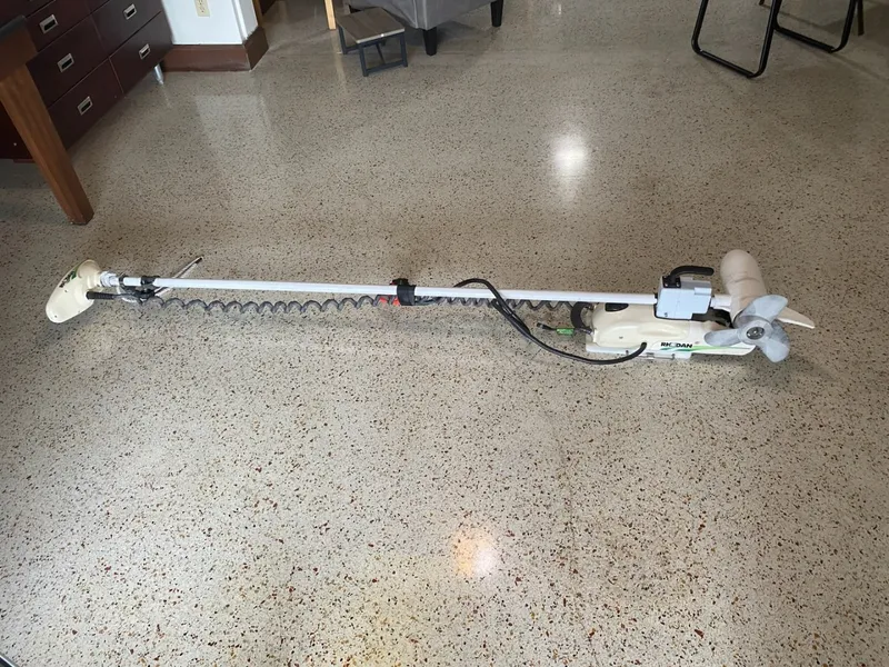 Slide: The Image of Mako 26 1987 - 6017651