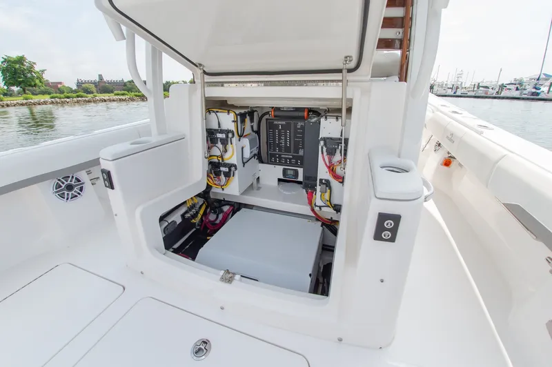 Slide: The Image of Regulator Marine 35 2027 - 7227073