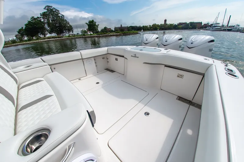 Slide: The Image of Regulator Marine 35 2027 - 7227071