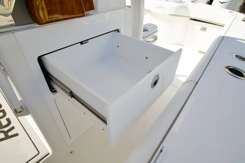 Slide: The Image of Regulator Marine 35 2027 - 6493663