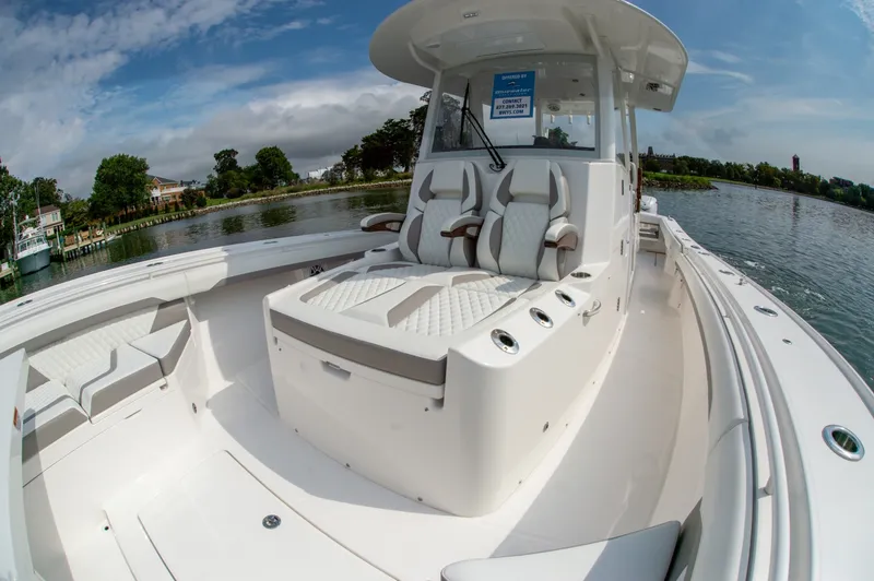 Slide: The Image of Regulator Marine 35 2027 - 7227081