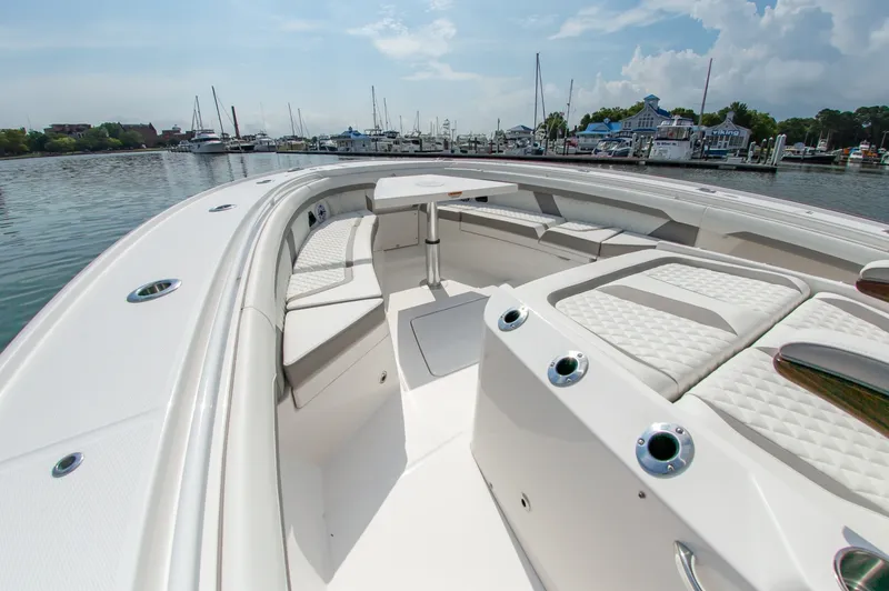 Slide: The Image of Regulator Marine 35 2027 - 7227080