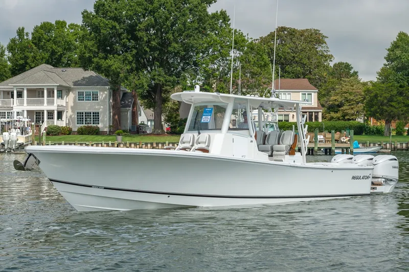 The Image of Regulator Marine 35 2027 - 7227064