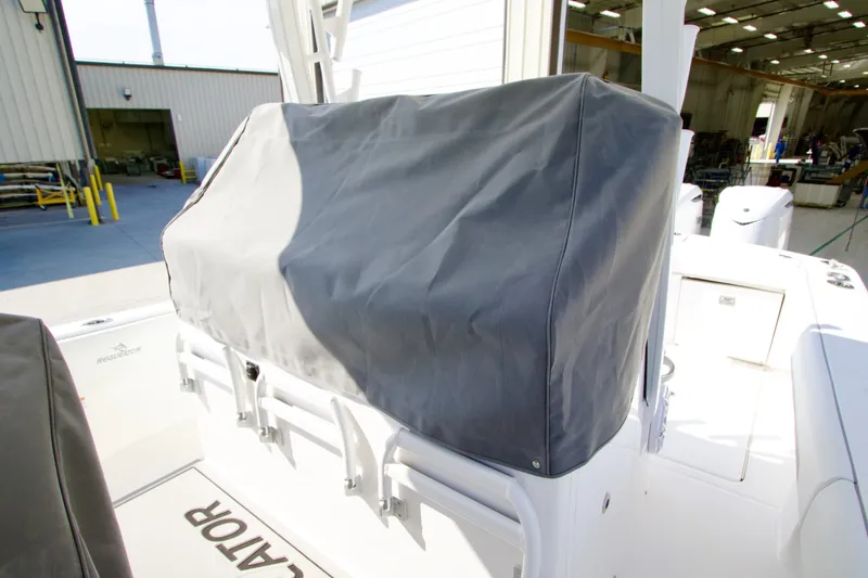 Slide: The Image of Regulator Marine 35 2027 - 6493640