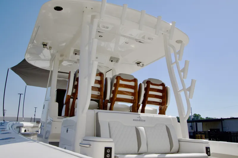 Slide: The Image of Regulator Marine 35 2027 - 6493685