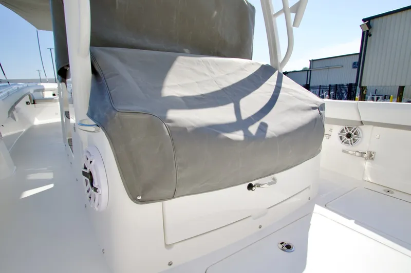 Slide: The Image of Regulator Marine 35 2027 - 6493639
