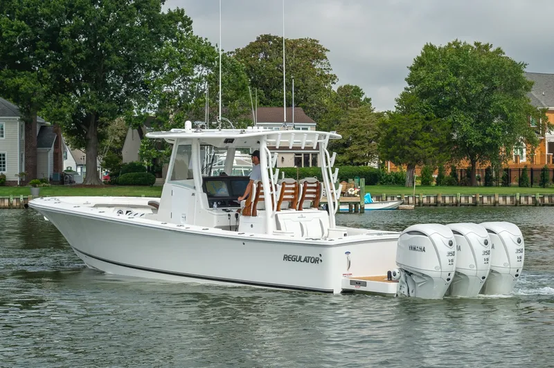 Slide: The Image of Regulator Marine 35 2027 - 7227065