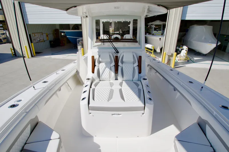 Slide: The Image of Regulator Marine 35 2027 - 6493646