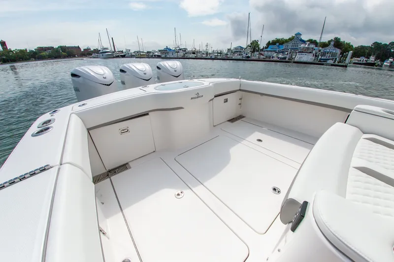Slide: The Image of Regulator Marine 35 2027 - 7227070