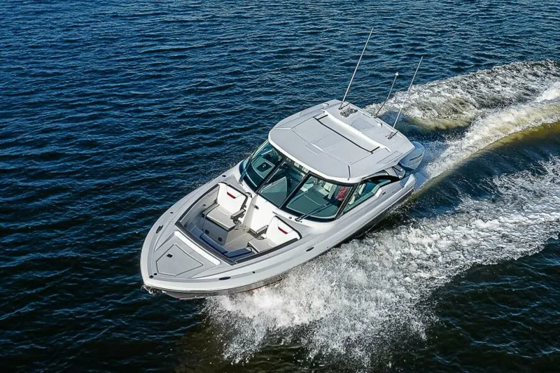 Slide: The Image of Tiara 34LX 2021 - 6017658