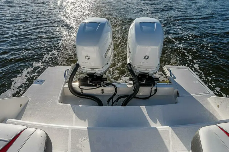 Slide: The Image of Tiara 34LX 2021 - 6017677