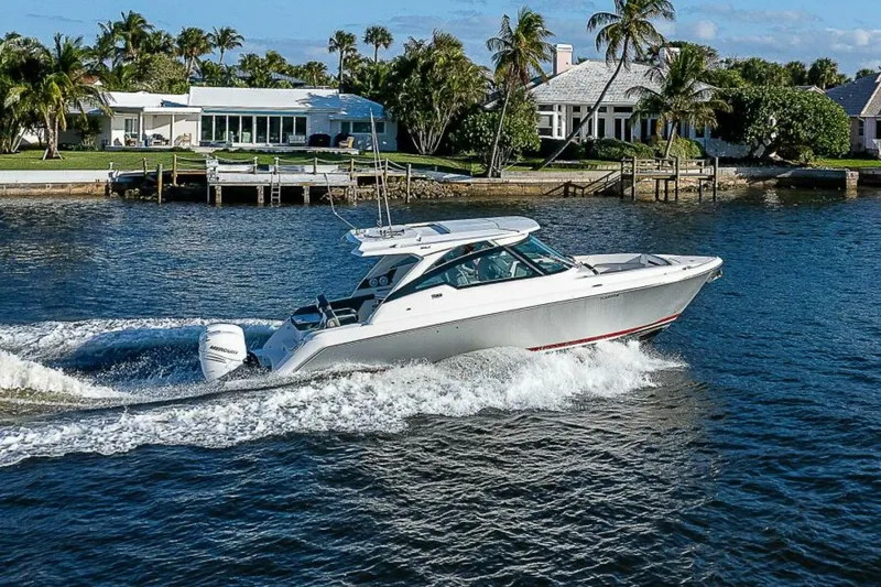 Slide: The Image of Tiara 34LX 2021 - 6017682