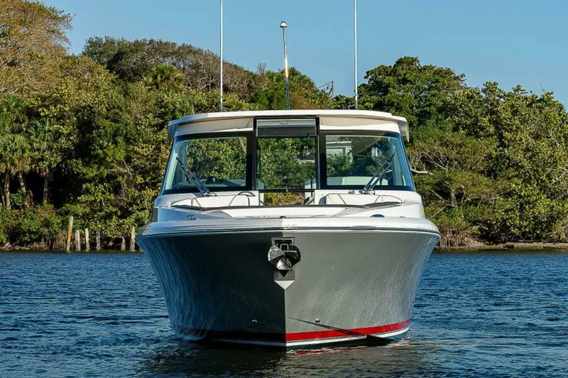 Slide: The Image of Tiara 34LX 2021 - 6017660