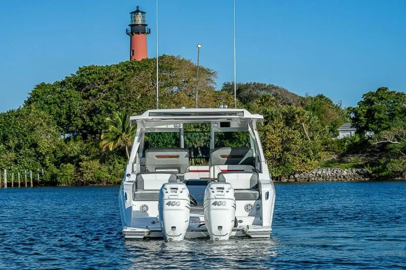 Slide: The Image of Tiara 34LX 2021 - 6017661