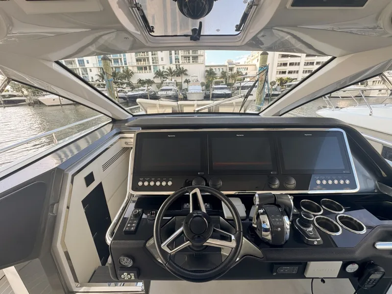 Slide: The Image of Azimut Verve 47 2023 - 6018022