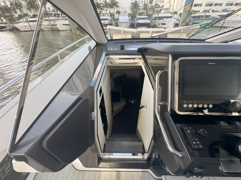 Slide: The Image of Azimut Verve 47 2023 - 6018023