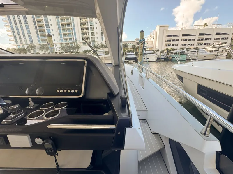 Slide: The Image of Azimut Verve 47 2023 - 6018027