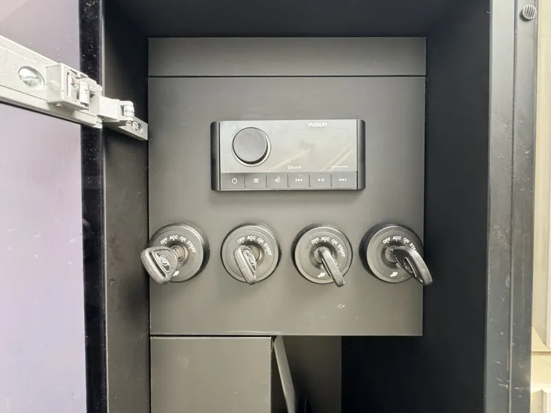 Slide: The Image of Azimut Verve 47 2023 - 6018087